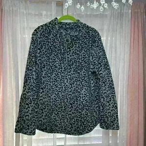 Loveu Dear XL Fleece Leopard Half Zip Pullover excellent condition Item# 4R